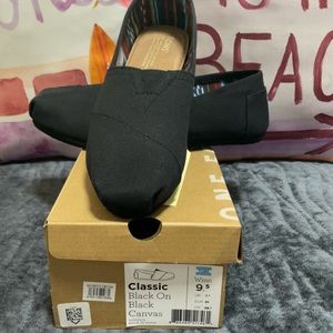 TOMS - CLASSICS Black on Black Canvas shoes